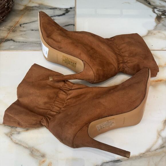 Express Women’s Paper Bag Top Camel Faux Suede Ankle Boots Pumps Heels size 9 - Picture 4 of 8
